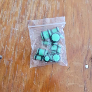 Öron pluggar - Hej säljer dessa oanvända själv lysande pluggar. De har aldrig använts pga dålig tömnings erfarenhet från ett annat set.