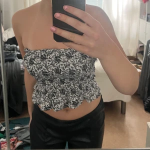 Topp - Fin bandau topp me coolt mönster!