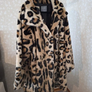 Fuskpäls stl L - Kanon skick 