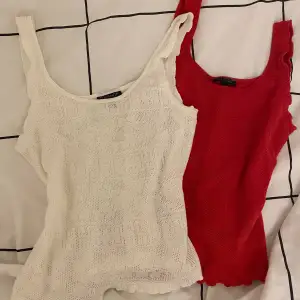 Säljer 2 linnen från top shop, det vita är i storlek S (36) men sitter som XS, och det röda i M (38) men sitter som S💕 Inget slitage! Om du bara är intresserad av ena linnet går det jättebra att köpa det ena❤️