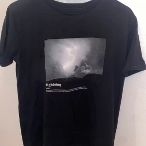Svart t-shirt - Storlek: M 