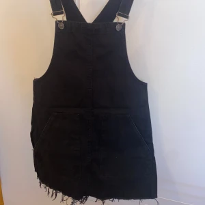 Svart jeansklänning - Storlek: XS