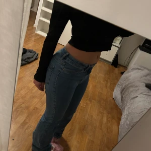 Boot cat jeans - Har ingen användning av dessa byxor så säljer dem nu, använt dom ungefär 4 gånger. Sitter bra, bra skick❤️ skriv om ni är intresserade.