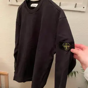 Super fet Stone island tröja i storlek small  Tror den är vet inte riktigt 