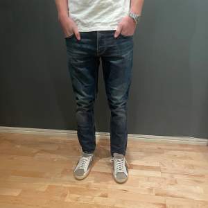 Nudie jeans | 32/30 | Grim tim | Slim fit | Skick: 10/10 | Mörkblå färg | Modellen är 180 och väger 67 kg | Hör gärna av dig vid frågor och funderingar ⭐️
