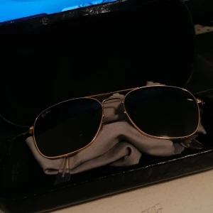 Ray Ban aviator classic trade - Hej jag letar efter en trade på mina ray bans de är i ny skick och har inga problem 