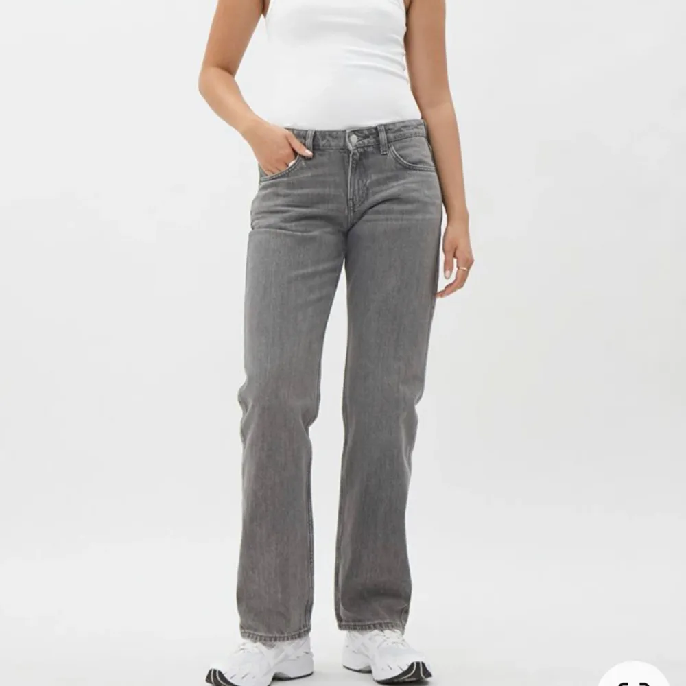 Asfina lågmidjade jeans, storlek 27/32. Det är bara att fråga vid funderingar!💕. Jeans & Byxor.