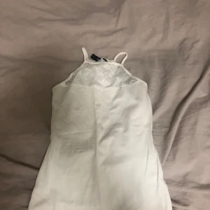 Linne med spets Lager 147 - Linne med spets ifrån Lager 157, i väldigt fint skick!🩷