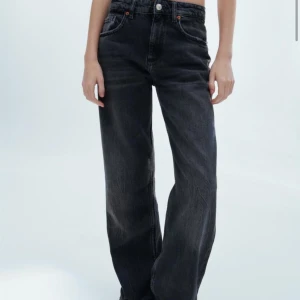 Zara Jeans - Säljer pågrund av att dom är för stora till mig, nyskick