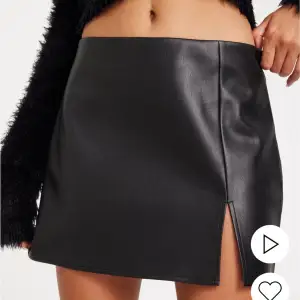 Säljer en oanvänd kjol ifrån Nelly eftersom den är för stor för mig💓 prislappen är kvar och den är endast testad💓ord pris 399kr och helt slutsåld på Nelly💓kom privat för fler bilder eller om du har några frågor💓