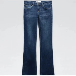 Lågmidjade jeans  - Lågmidjade jeans från zara som inte har kommit till andvändning då dem är för långa 