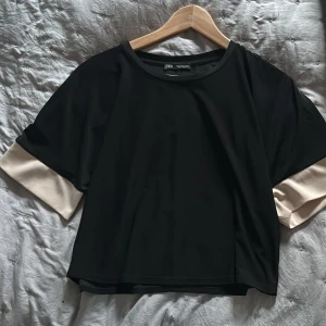 T shirt - Säljer denna super söta t-shirten från zara, könt och luftigt materialt nu till sommaren lite blus aktig 