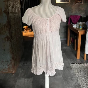 Vacker klänning/tunika - Kort klänning eller tunika. Superfin. Fick den i en mystery bundle. Men har inte använt den. Fint använt skick💗