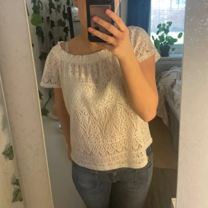 Spets blus - Vit Spets blus i från HM i storlek S🤍