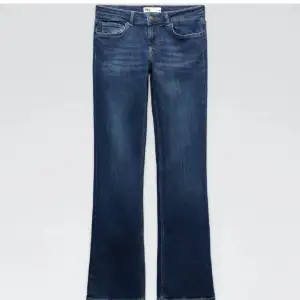 säljer mina low/mid jeans från zara då dom  aldrig kommer till användning längre, dom är även helt slutsålda!!💞 skriv för fler bilder!! 