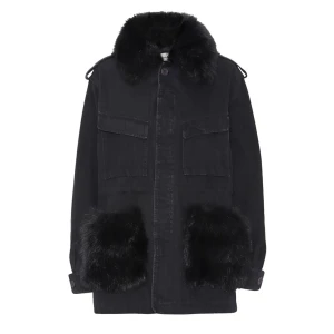 Custommade Windie fur jacket - Intressekoll på denna så snygga Custommade jacka i modellen Windie som är perfekt nu till våren!❤️ Storlek S❤️ Säljs inte längre och är väldigt svår att få tag på!
