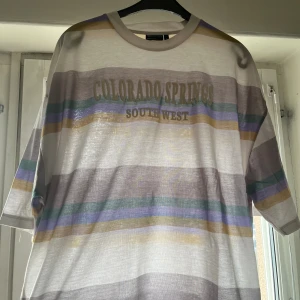 Snygg oversize T-shirt  - Snygg oversize T-shirt i storlek S. Använd ett fåtal gånger.