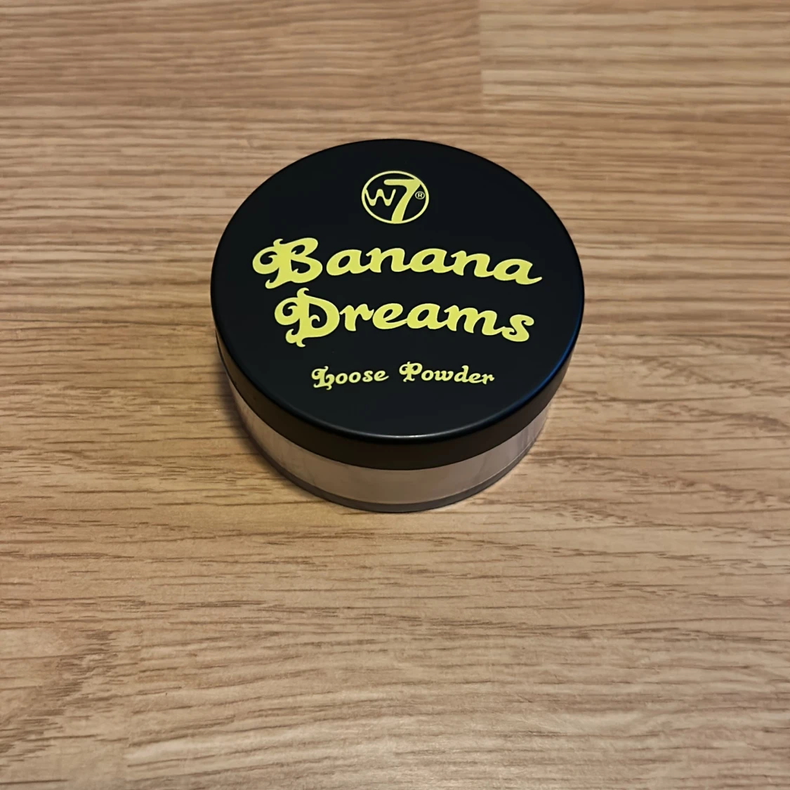 Banana face setting powder.