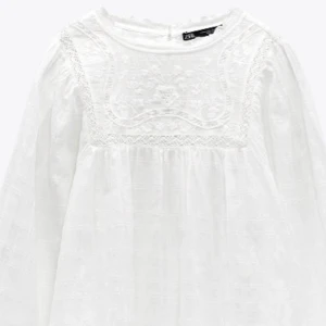 Zara blus - Köpt från Zara💓 storlek Xs och är i jättefint skick!