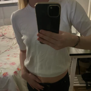 Topp - Topp ifrån Zara i storlek S. Aldrig använd och är i ny skick🩷