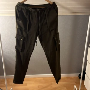 Byxor  - Fina gröna byxor storlek 38. 