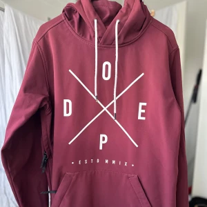 Dope Yeti skidjacka  - Stl XS Färg: Vinröd 