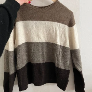 Stickad tröja - Stickad tröja från hm, jättemysig och fin. 