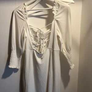 sommar klänning - använd 1 gång, från H&M strl L 150kr