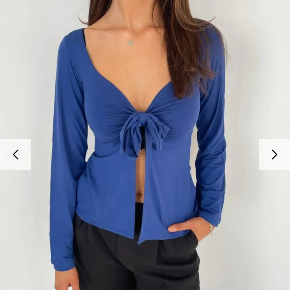 Jag säljer denna blåa tröja som int kommit till nån användning. Kvaliten är som när den köptes.💘. Tröjor & Koftor.