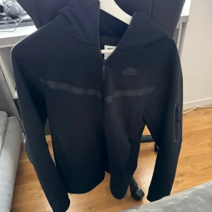 Nike Tech Fleece svart - Svart tröja Nike Tech Fleece  Storlek XS Nyskick