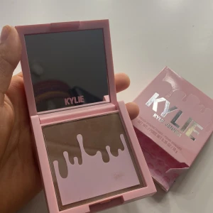 Kylie jenner bronzer  - Oanvänd och har kvitto