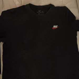 Nike t-shirt  - Säljer denna tröja den Nike i storlek M 