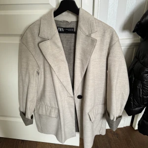 Vårblazer Zara - Vårjacka/ blazer från Zara Storlek S Oanvänd