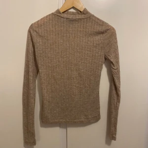 Tröja  - Storlek: 38/M, tveka inte för att fråga någonting!💫