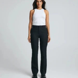 kostym byxor - säljer mina kostym byxor från bikbok pågrund av att jag inte längre använder dom, köpte dom för 500 men säljer dom för 180kr dom är i storlek 34 och passar mig som har 32