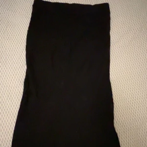 Jätte fin långkjol - Säljer en jätte fin långkjol som tyvärr är för stor för mig❤️