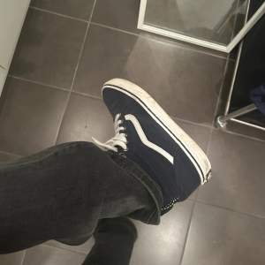 Supersnygga blåa höga vans!! 