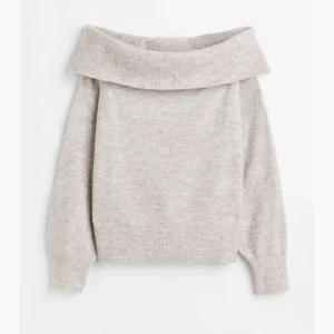 Off shoulder tröja - Slutsåld tröja ifrån hm som är i stl S och beige. Sparsamt använd och har inga defekter.💕