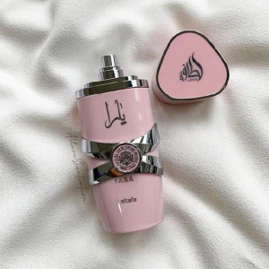 Parfym jordgubb\vanilj  - Vanilj, Sandelträd, Mysk, jordgubb, apelsin. Helt ny aldrig använd . 