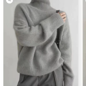 Stickad tröja - Jättemjuk stickad tröja med polo. Helt ny.