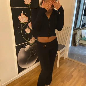 snygg y2k black set  - Aldrig använde köpt för 1.300kr