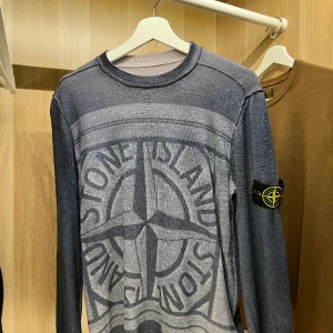 Tunn Stone island tröja  - Tunn stone island tröja i storlek M.  Gott skick!