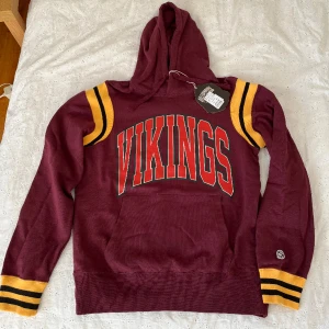 Hoodie Billionaire Boys Club - Helt oanvänd hoodie med prislappen kvar. Storleken är M med en passform som ligger ungefär mellan normal och oversize.