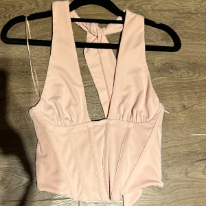 Zara - Rygglös topp - Aldrig använd. Nyskick