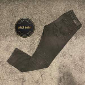Ett par svarta replay Grover jeans som är helt nya men utan prislapp, skick såklart 10/10 | storlek 33/30 sitter riktigt snyggt till vad som helst | kom med frågor och funderingar! |