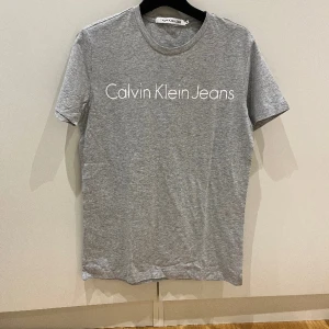 Calvin Klein T shirt - Fint skick 