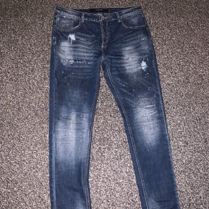 Alessandro zavetti  - AZ jeans  Aldrig använda helt nya. Str 34  Pris / 250kr Nypris 400 uppåt  