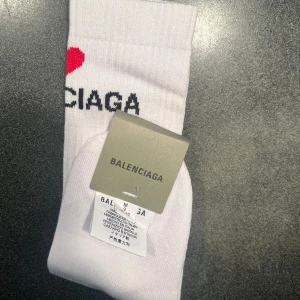 Balenciaga ❤️ socks - storlek 9 som bör passa till 39-45 