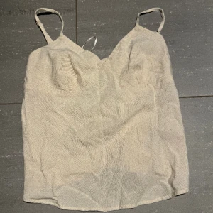 Linne i linnetyg  - Superfint linne i linnetyg🩷 aldrig använd