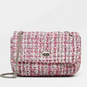 Ny väska Becksöndergaard💞 - Säljer min superfina NYA väska från Becksöndergaard som är helt slutsåld❤️ Säljer pga. behöver ränsa bland mina väskor! Köpte för 950🥰Tveka inte att höra av er för fler bilder🤍FRI FRAKT!!💞💞